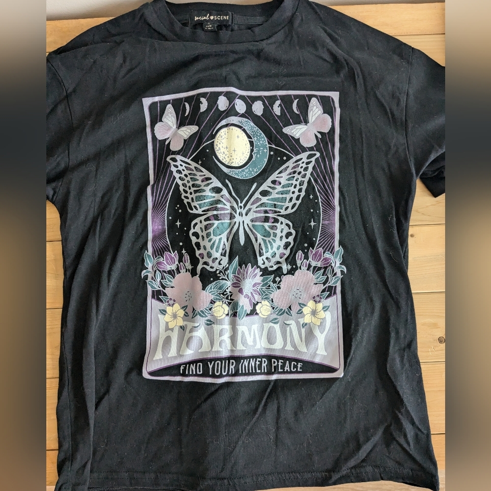 Social scene T shirt Harmony